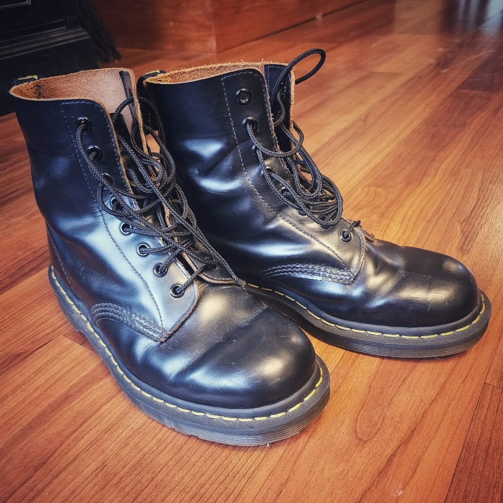 8 hole Docs (1460)